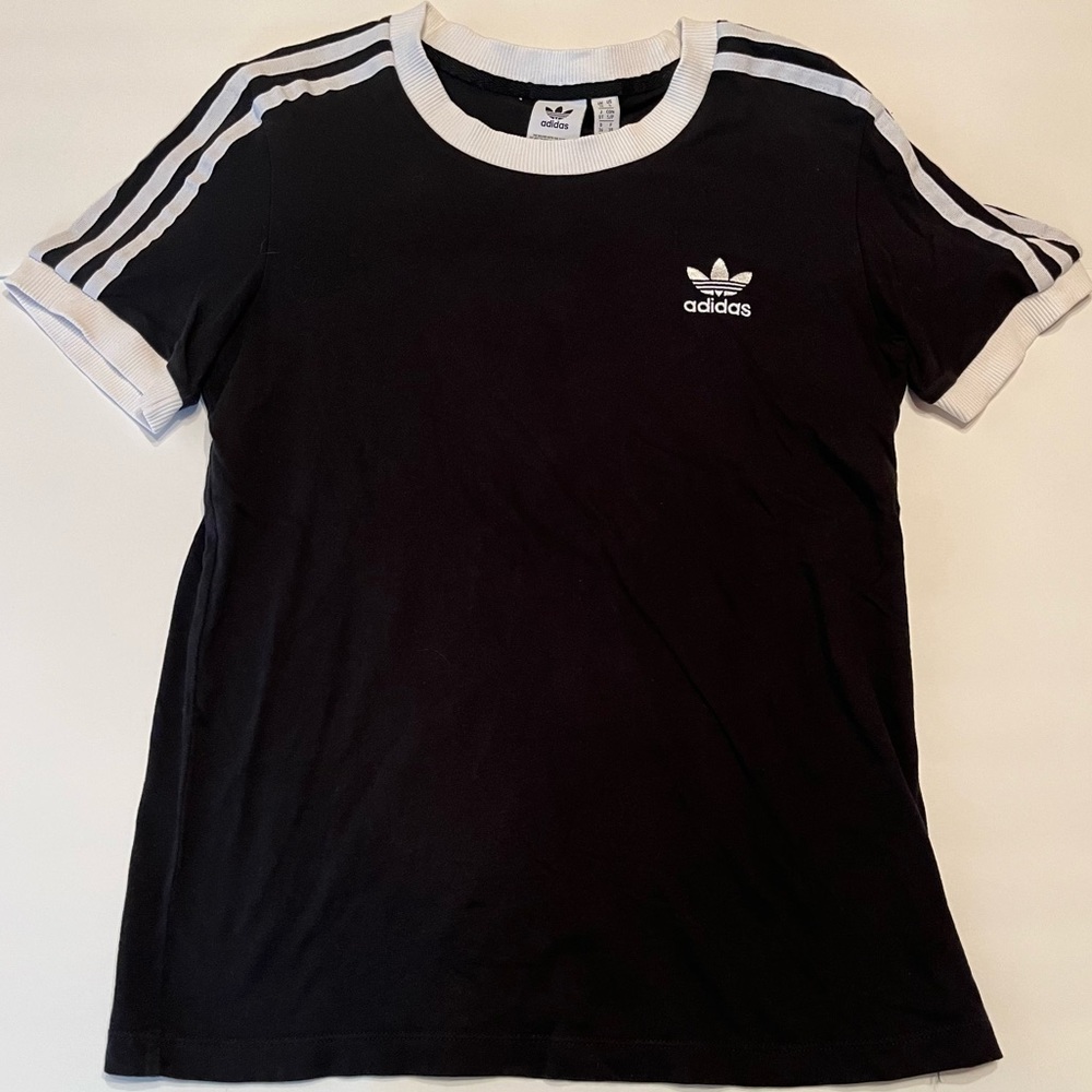 🏔Adidas Women’s Black with 3 White Stripes Top Size Small